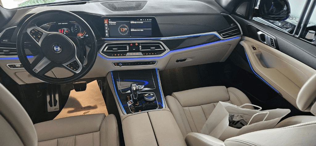 Notranjost BMW X5 — kabina