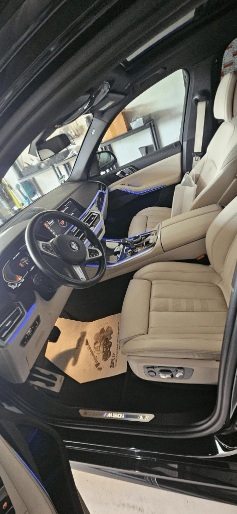Notranjost BMW X5 — armaturna plošča